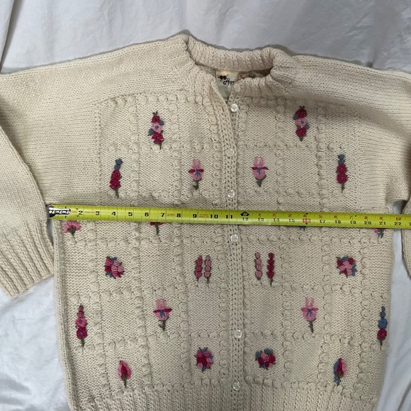 Vintage Cardigan 100% New Wool Hand Knit in New Zealand - Picture 7 of 12